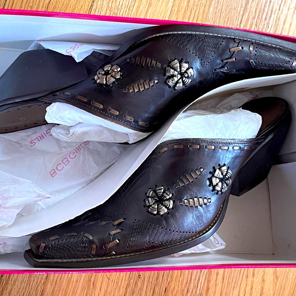 BCBG Short Boots sz 10